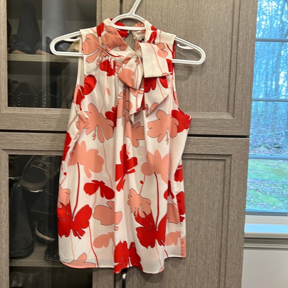 Summer blouse, sleeveless, bow collar